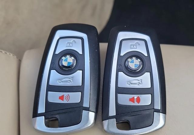 BMW 7 Series Vehicle Full-screen Gallery Image 04