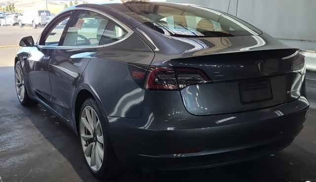 Tesla Model 3 Vehicle Full-screen Gallery Image 02