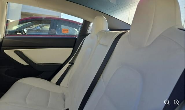 Tesla Model 3 Vehicle Full-screen Gallery Image 04