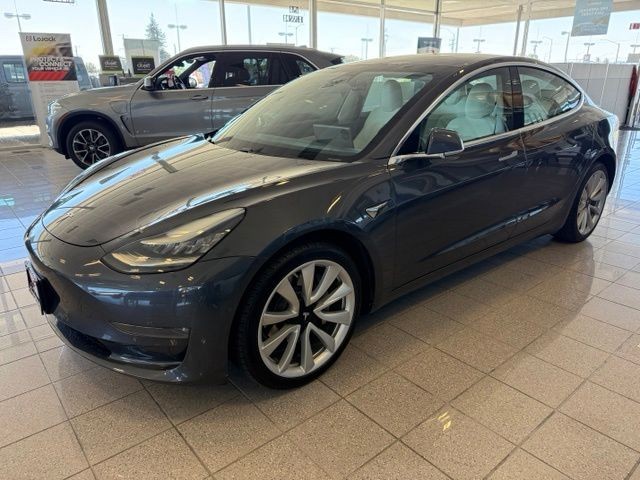 Tesla Model 3 Vehicle Full-screen Gallery Image 08