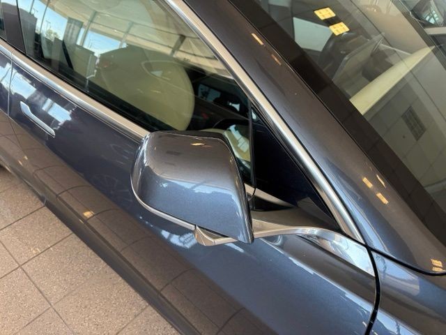 Tesla Model 3 Vehicle Full-screen Gallery Image 13