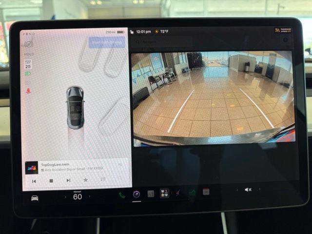 Tesla Model 3 Vehicle Full-screen Gallery Image 17
