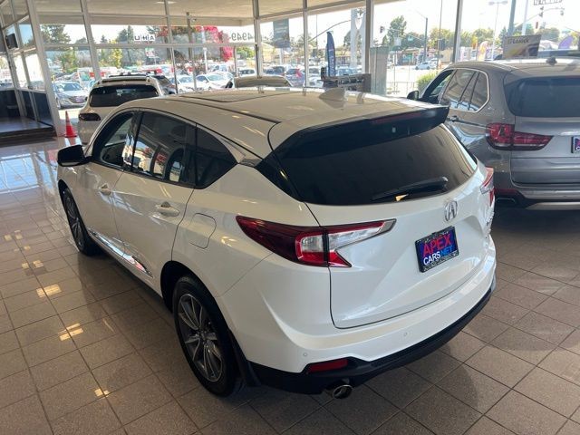 Acura RDX Vehicle Full-screen Gallery Image 12