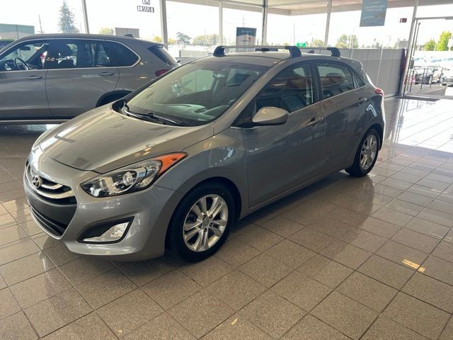 Hyundai Elantra GT Vehicle Full-screen Gallery Image 03