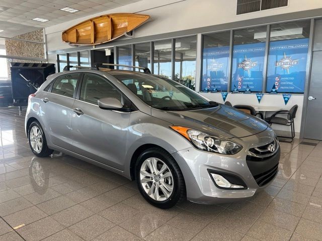 Hyundai Elantra GT Vehicle Full-screen Gallery Image 06