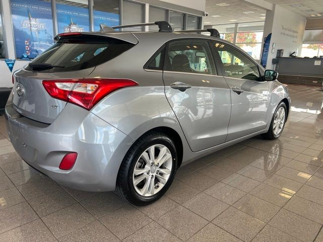Hyundai Elantra GT Vehicle Full-screen Gallery Image 08
