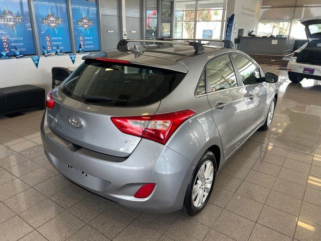 Hyundai Elantra GT Vehicle Full-screen Gallery Image 09