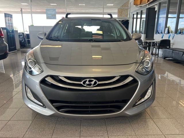 Hyundai Elantra GT Vehicle Full-screen Gallery Image 17