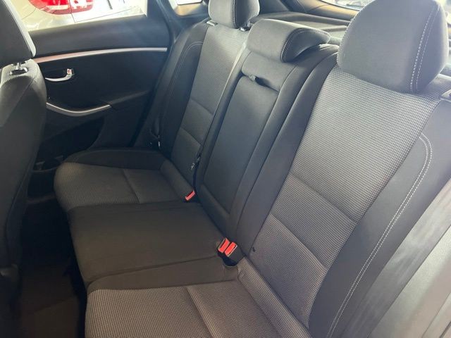 Hyundai Elantra GT Vehicle Full-screen Gallery Image 20