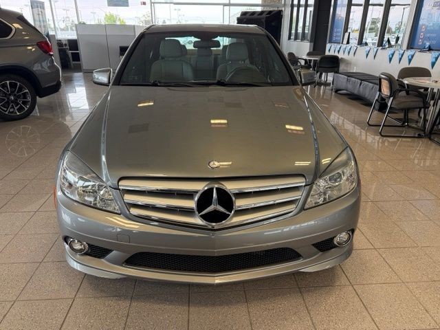 Mercedes-Benz C-Class Vehicle Full-screen Gallery Image 08