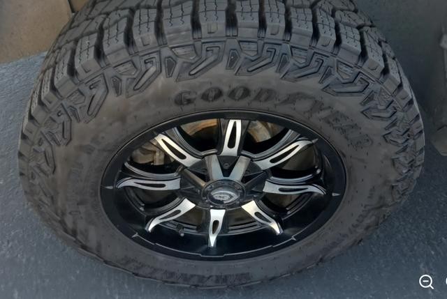 Ram 1500 Vehicle Full-screen Gallery Image 04