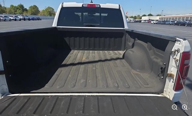 Ram 1500 Vehicle Full-screen Gallery Image 05