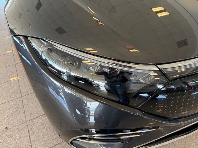 Mercedes-Benz EQS Vehicle Full-screen Gallery Image 09