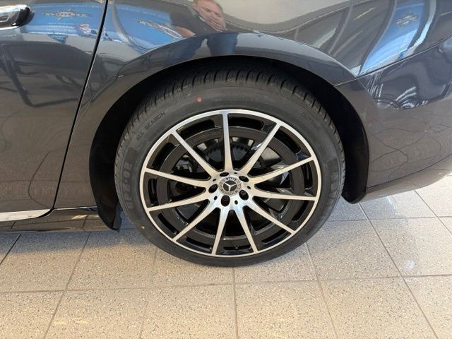 Mercedes-Benz EQS Vehicle Full-screen Gallery Image 10