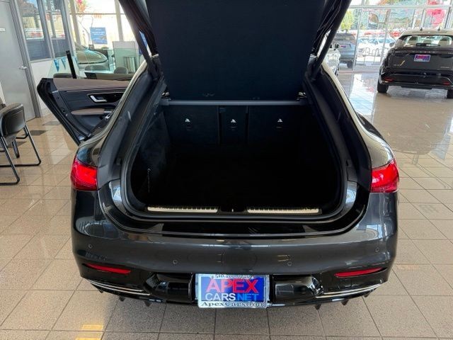 Mercedes-Benz EQS Vehicle Full-screen Gallery Image 20