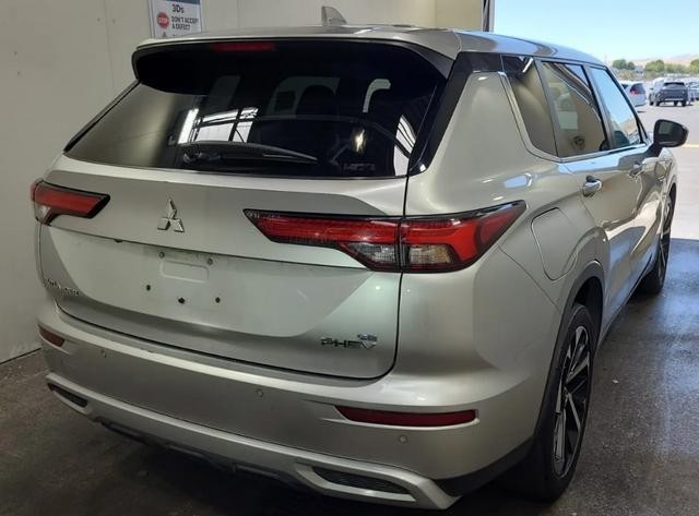 Mitsubishi Outlander PHEV Vehicle Full-screen Gallery Image 03