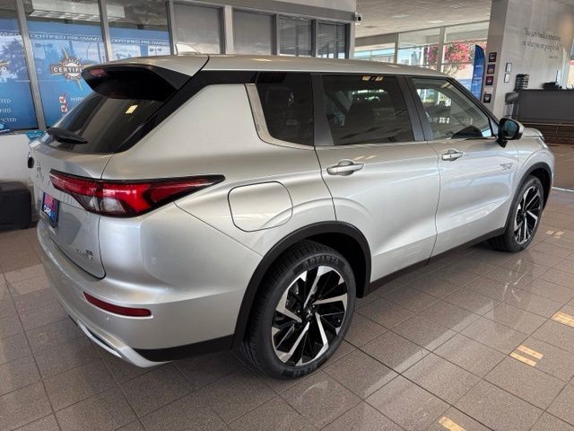 Mitsubishi Outlander PHEV Vehicle Full-screen Gallery Image 05