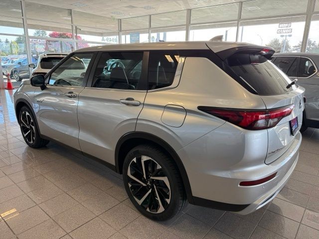 Mitsubishi Outlander PHEV Vehicle Full-screen Gallery Image 07