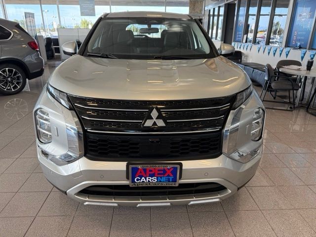 Mitsubishi Outlander PHEV Vehicle Full-screen Gallery Image 09