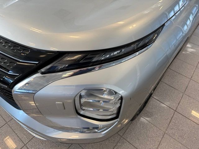 Mitsubishi Outlander PHEV Vehicle Full-screen Gallery Image 11