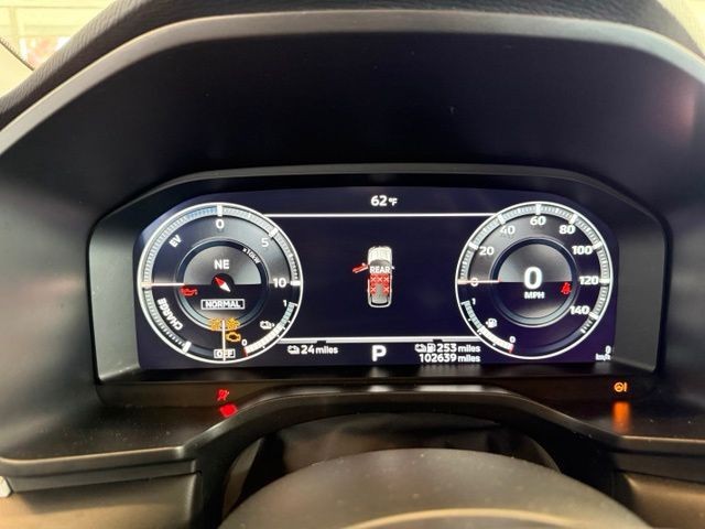 Mitsubishi Outlander PHEV Vehicle Full-screen Gallery Image 14