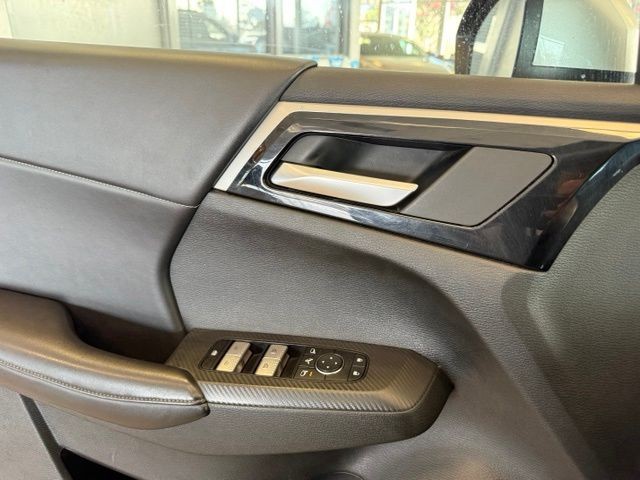 Mitsubishi Outlander PHEV Vehicle Full-screen Gallery Image 20