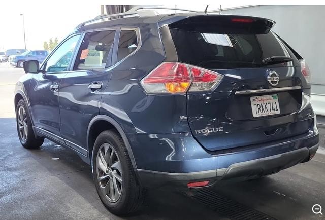 Nissan Rogue Vehicle Full-screen Gallery Image 02