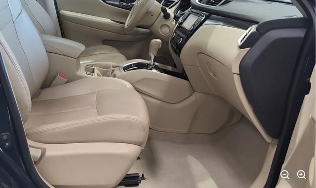 Nissan Rogue Vehicle Full-screen Gallery Image 03