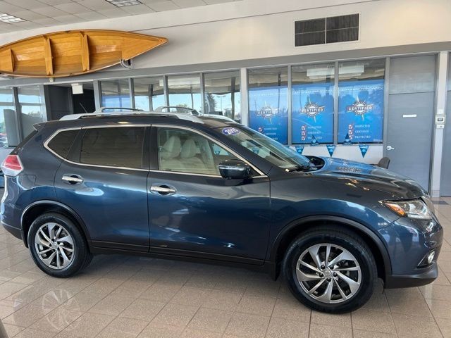 Nissan Rogue Vehicle Full-screen Gallery Image 08