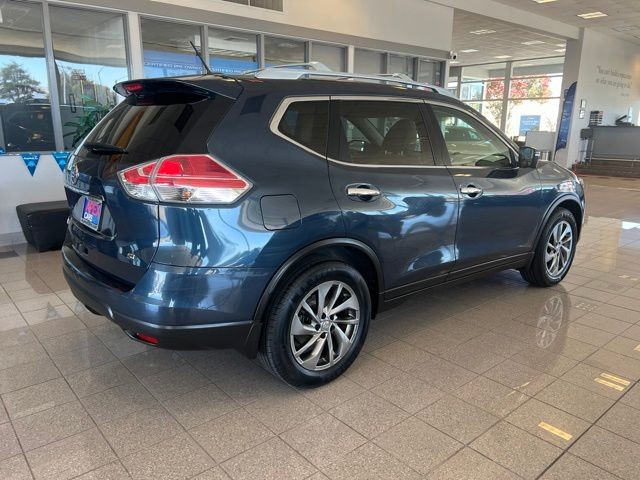 Nissan Rogue Vehicle Full-screen Gallery Image 09