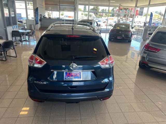 Nissan Rogue Vehicle Full-screen Gallery Image 12