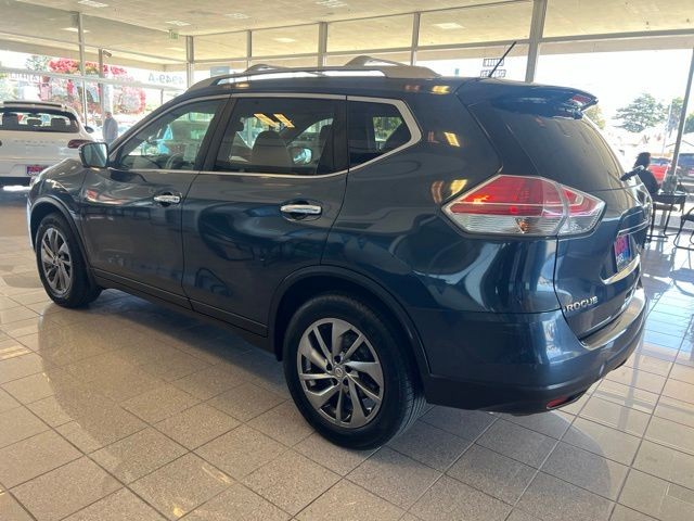 Nissan Rogue Vehicle Full-screen Gallery Image 14