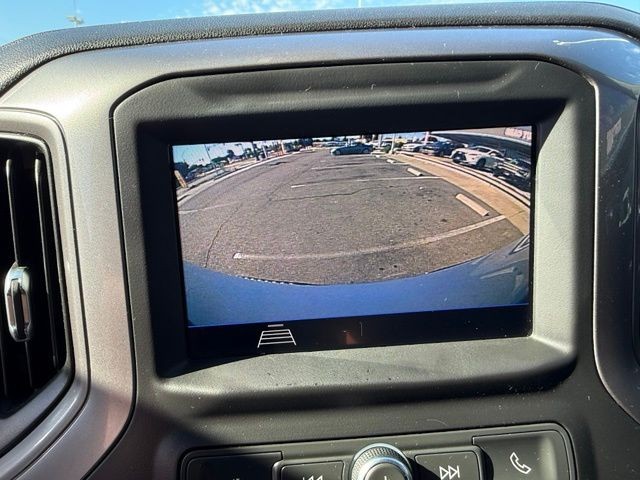 Chevrolet Silverado 1500 Vehicle Full-screen Gallery Image 16