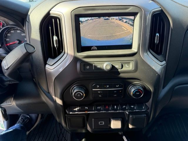 Chevrolet Silverado 1500 Vehicle Full-screen Gallery Image 17