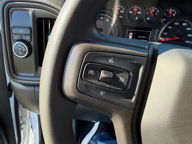 Chevrolet Silverado 1500 Vehicle Full-screen Gallery Image 18