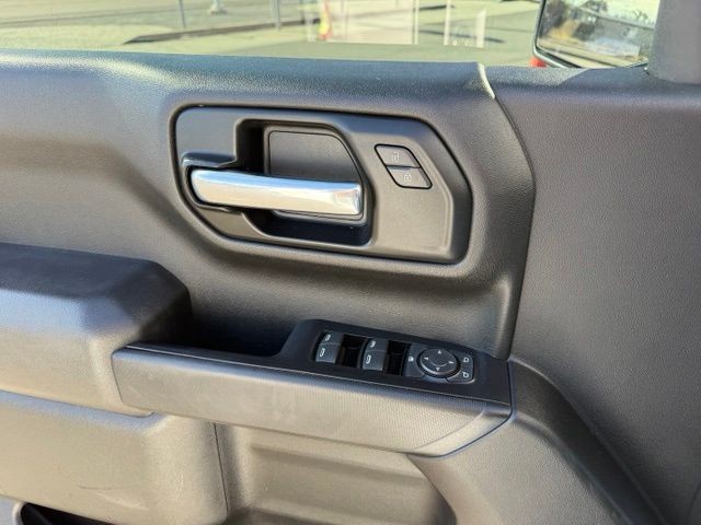 Chevrolet Silverado 1500 Vehicle Full-screen Gallery Image 20