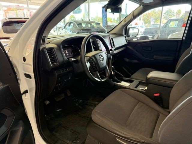 Nissan Frontier Vehicle Full-screen Gallery Image 02
