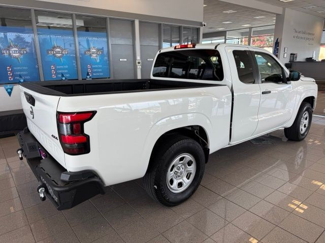 Nissan Frontier Vehicle Full-screen Gallery Image 05