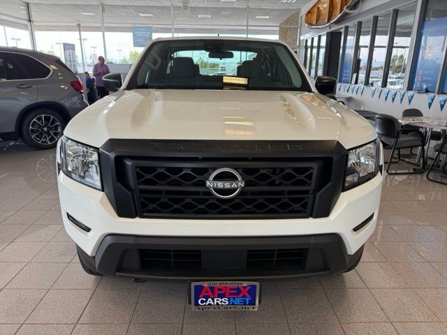 Nissan Frontier Vehicle Full-screen Gallery Image 08