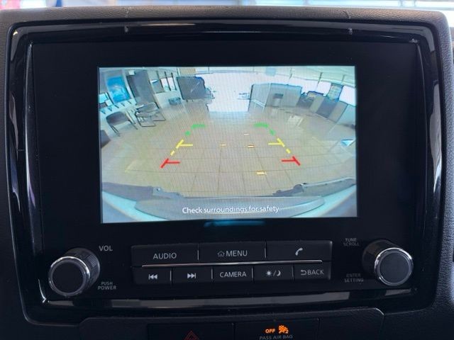 Nissan Frontier Vehicle Full-screen Gallery Image 15