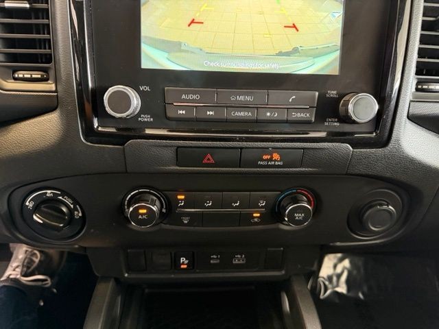 Nissan Frontier Vehicle Full-screen Gallery Image 16