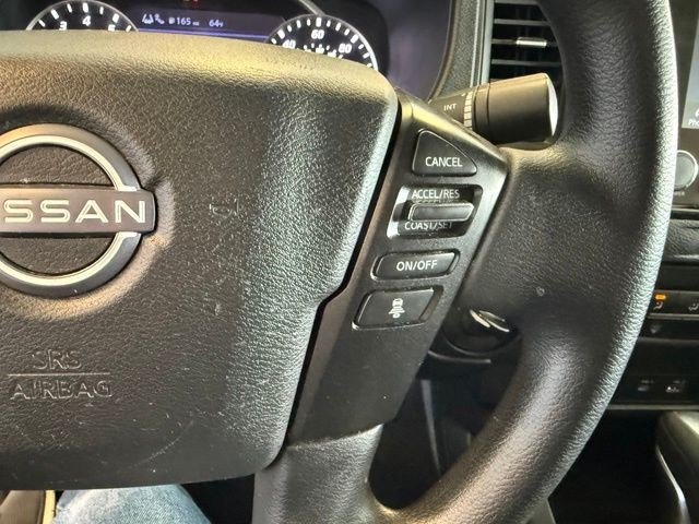 Nissan Frontier Vehicle Full-screen Gallery Image 18