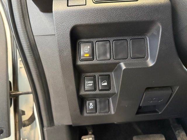 Nissan Frontier Vehicle Full-screen Gallery Image 20