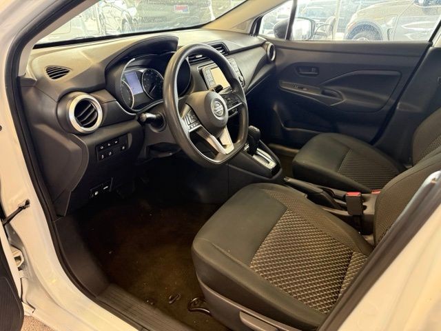 Nissan Versa Sedan Vehicle Full-screen Gallery Image 02