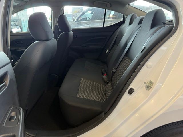 Nissan Versa Sedan Vehicle Full-screen Gallery Image 03
