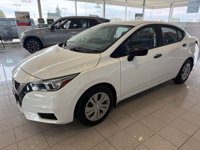 Nissan Versa Sedan Vehicle Full-screen Gallery Image 08