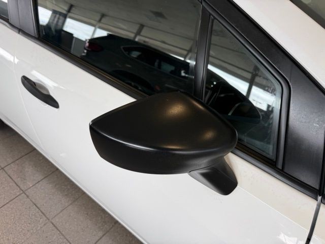 Nissan Versa Sedan Vehicle Full-screen Gallery Image 13