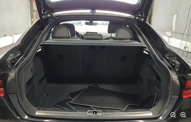 Audi A5 Sportback Vehicle Full-screen Gallery Image 10