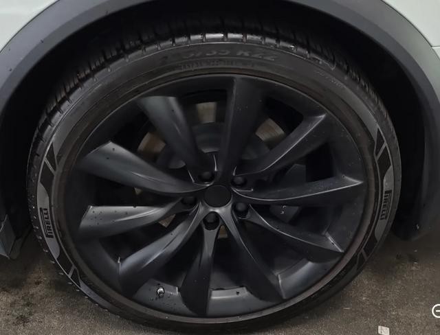 Tesla Model X Vehicle Full-screen Gallery Image 04