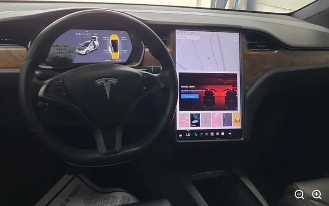 Tesla Model X Vehicle Full-screen Gallery Image 05